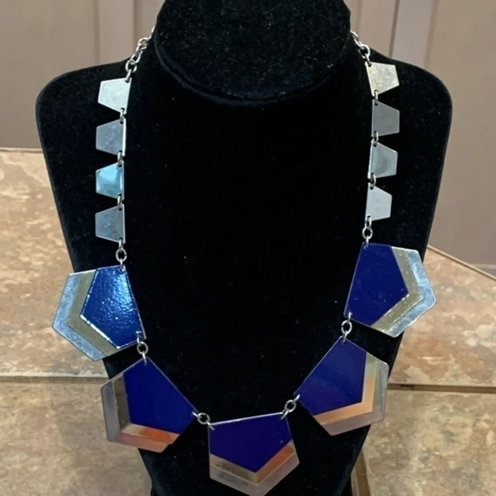Express chunky geometric statement necklace w/ bag
